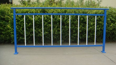 陽臺(tái)護(hù)欄清潔打理方案