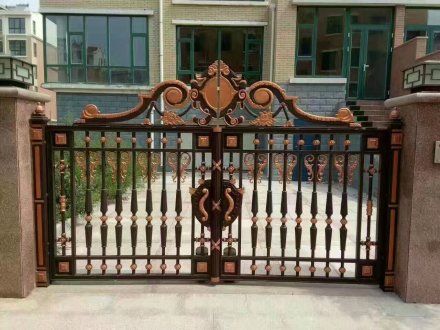 濰坊鋁藝大門環(huán)保型及美觀？