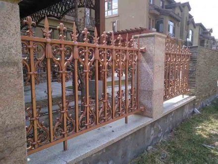 <b>目前鋁藝圍欄有什么優(yōu)勢？</b>