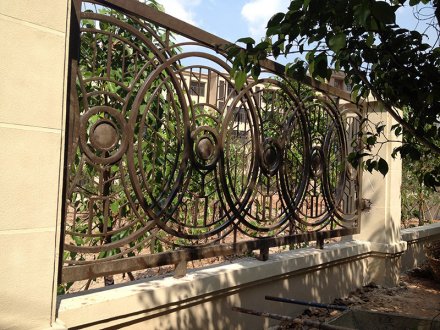 教師樓戶外護(hù)欄B37圍欄