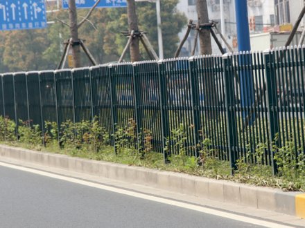 鋅鋼護欄和鐵藝護欄的區(qū)別有哪些？