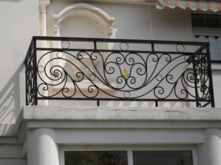 鐵藝陽臺護(hù)欄